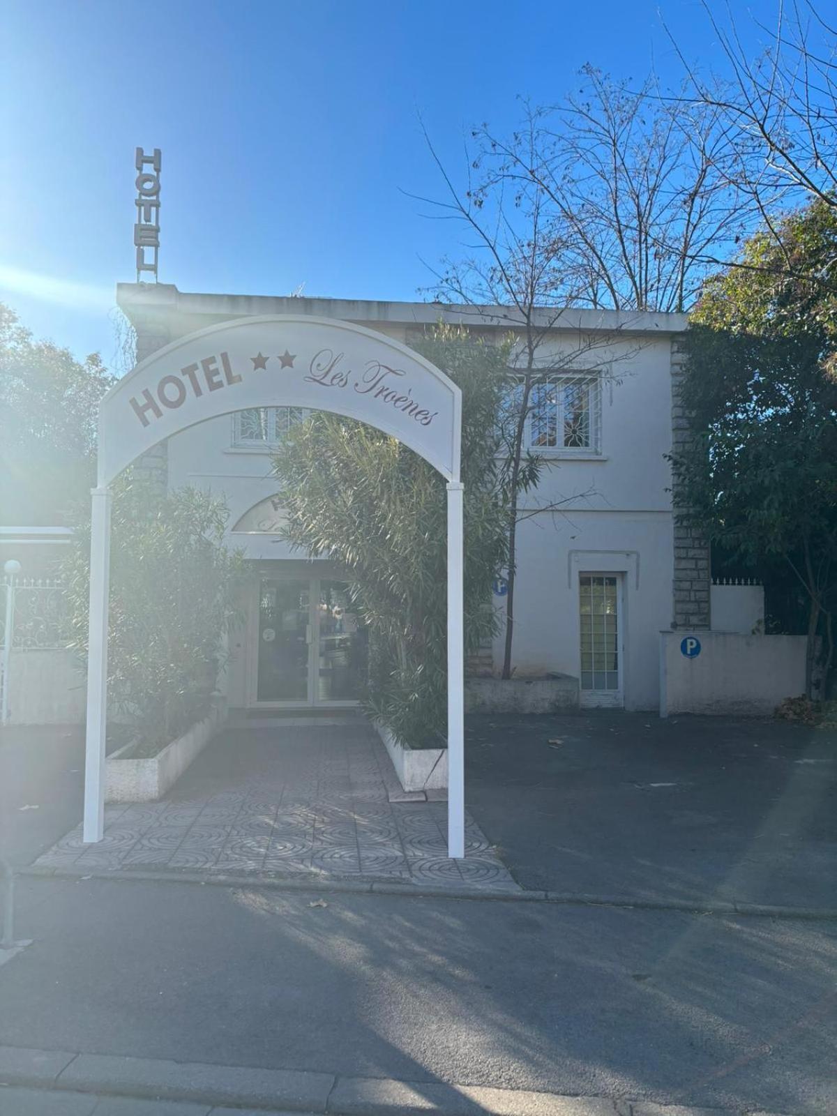 Hotel Les Troenes Montpellier Exterior photo